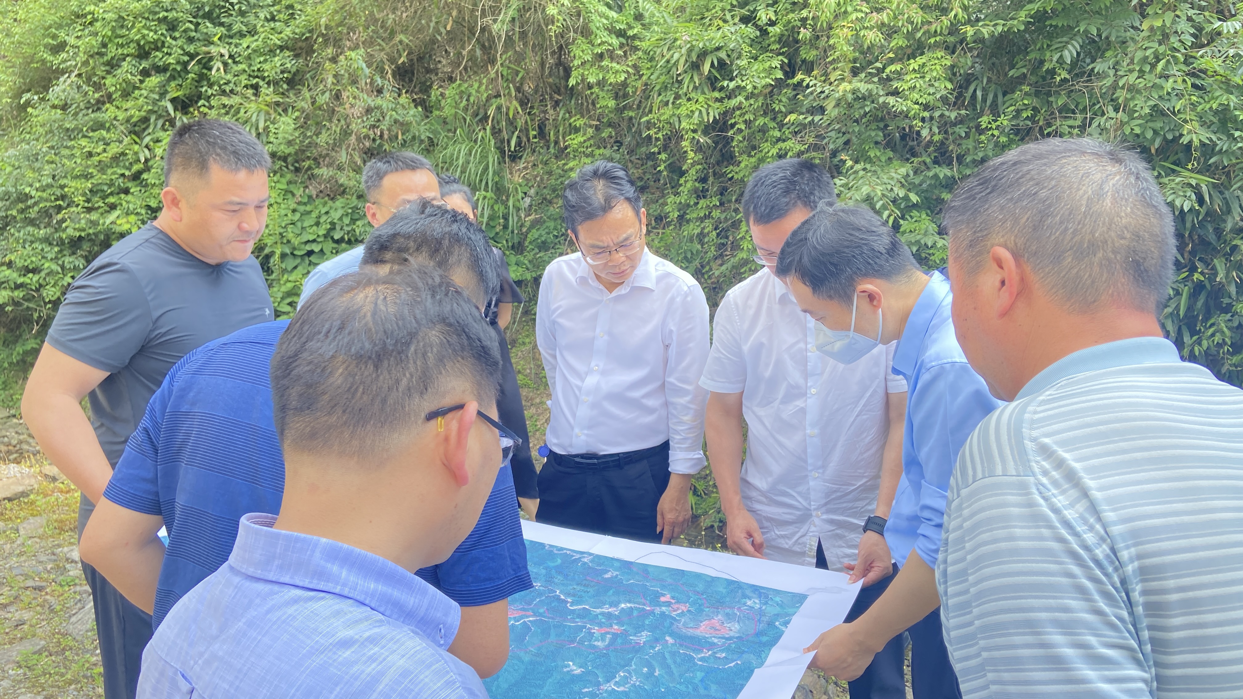 公司黨委書記、董事長梁養(yǎng)賢率隊(duì)赴項(xiàng)目現(xiàn)場調(diào)研